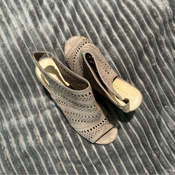 LC Lauren Conrad open toe, laser cut detail heels - Picture 2 of 8